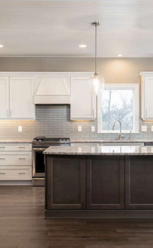 66d1f59c857472c5aa1f81d2_5667CreekwoodCtEEast-small-006-011-Kitchen-666x445-72dpi