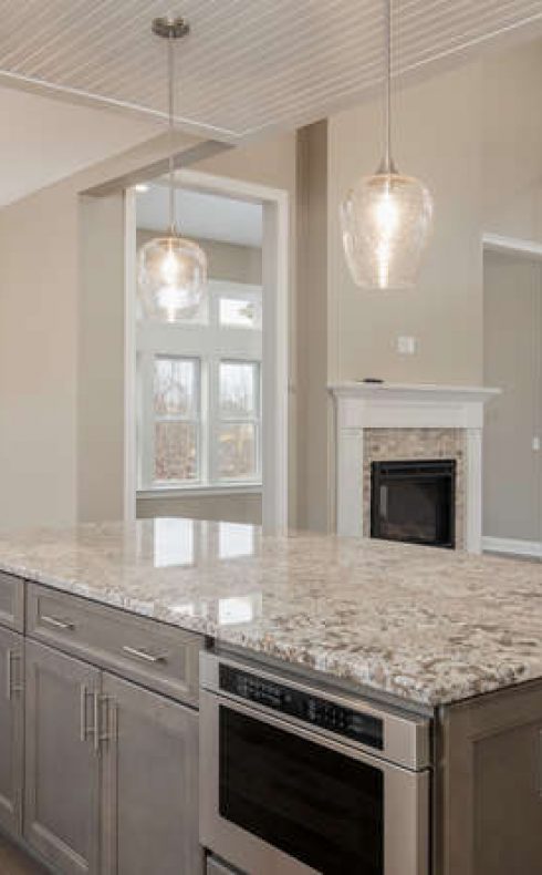 66d1f5a55a18d1e5e964fc2e_5667CreekwoodCtEEast-small-007-009-Kitchen-666x445-72dpi