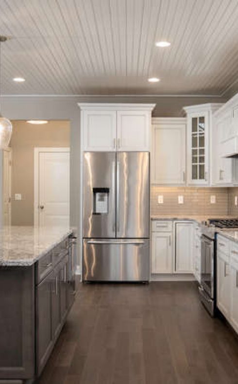 66d1f5ae857472c5aa1f95a7_5667CreekwoodCtEEast-small-008-014-Kitchen-666x445-72dpi