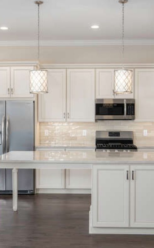 66d1f602797940da85cb8c5b_5643CreekwoodCtEEast-small-003-008-Kitchen-666x445-72dpi